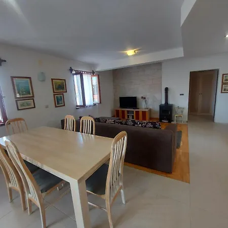 Bozena Apartment *